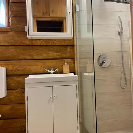 Gyurka Kisroenkhaz Bed & Breakfast Ispánk
